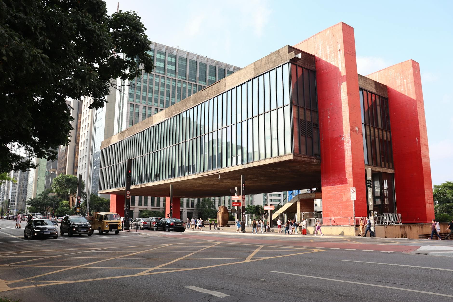 Traffic passes by the iconic São Paulo Museum of Art on a bustling city day.